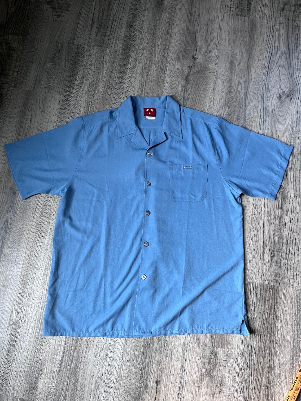 Vintage Oakley Button Down Camp Shirt Large Metal Chrome Logo Short Sleeve Blue